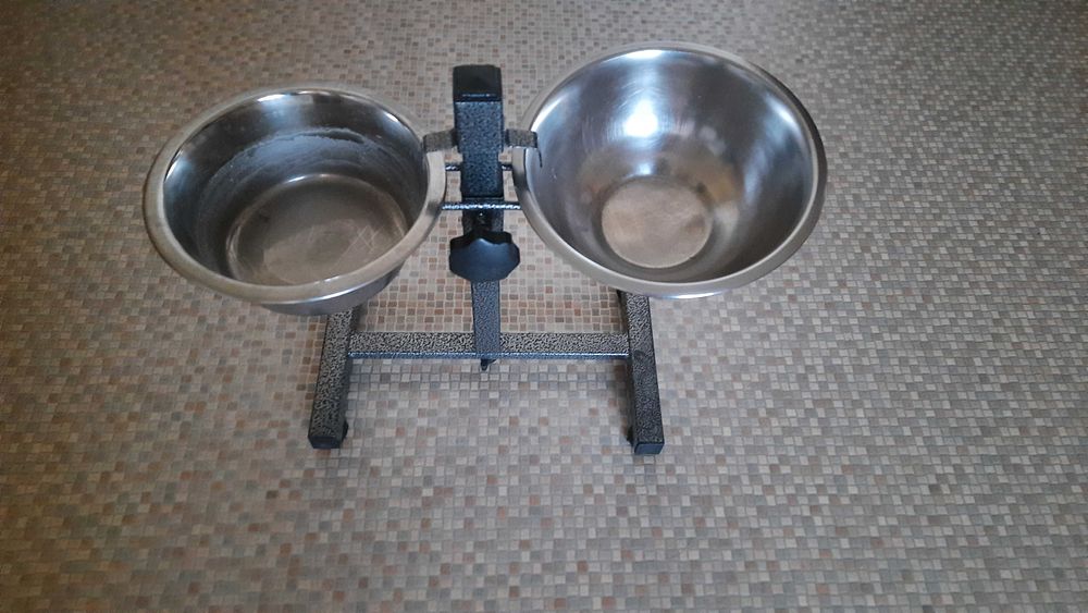 Стойка с мисками