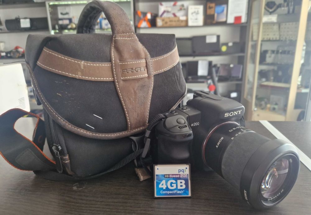 Sony Alfa A200 + Obiektyw  18-70 + TORBA