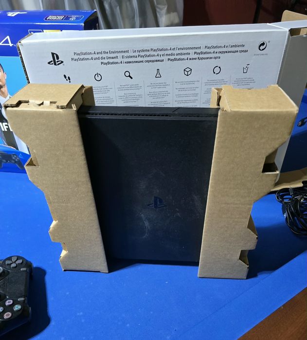 PS4 Slim 1TB – Bundle FIFA 19 (Excelente estado!)