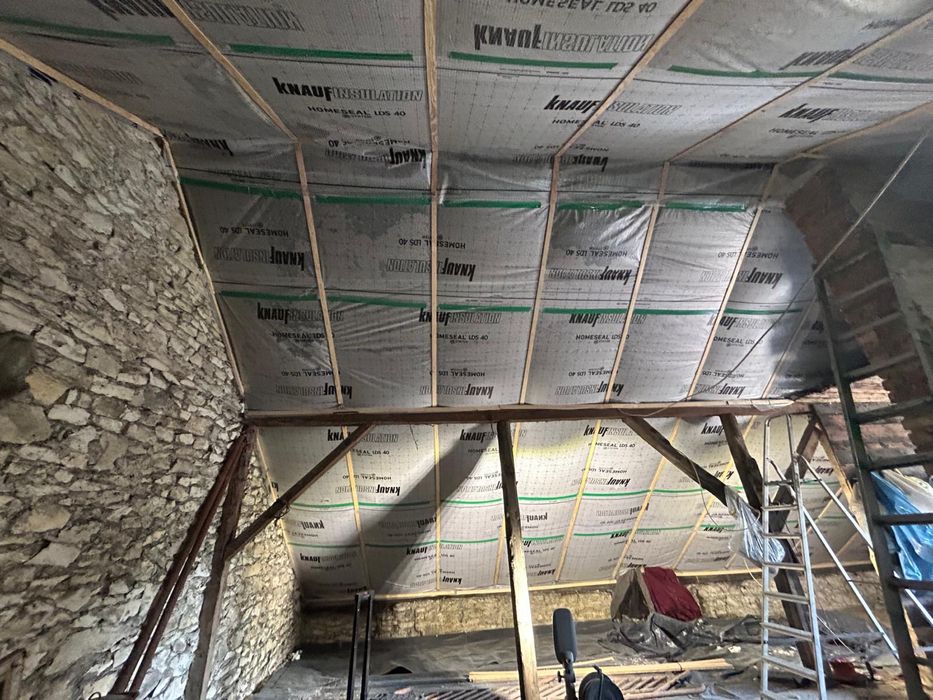 Ocieplenie wdmuchiwane Wełną i Celulozą | naprawa dachu po kunie