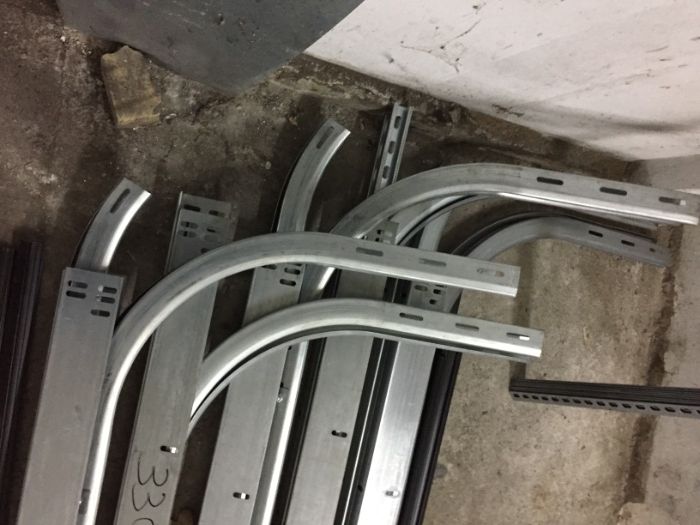 Prowadnice do bram segmentowych dla wys. 3,30 m ZESTAW - 023