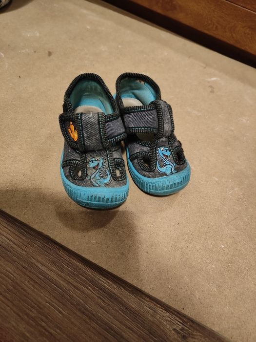 Kapcie Dino Freedom r 22