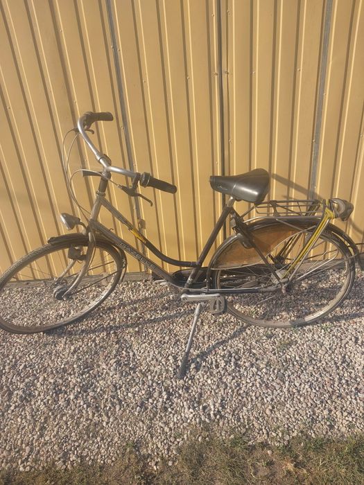 Sprzedam rower,Gazelle-swing Edition,zadbany, oryginalny z oświetleniem i bagażnikiem.CENA:1400