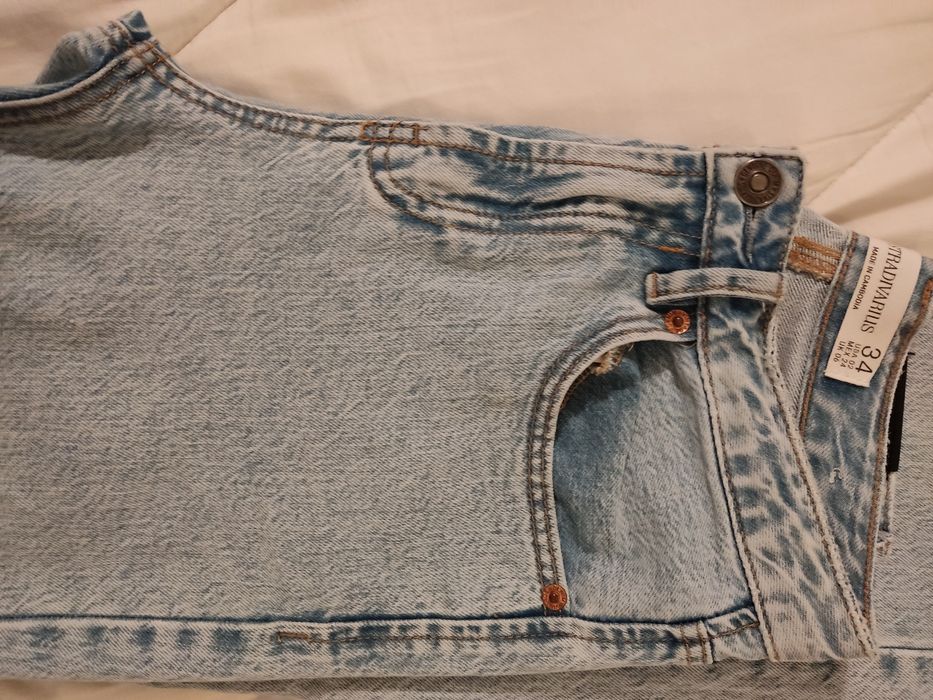 Calças jeans boca de sino