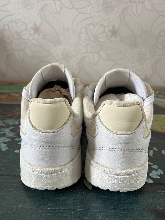 Крассовки Adidas Оригинал 38р.