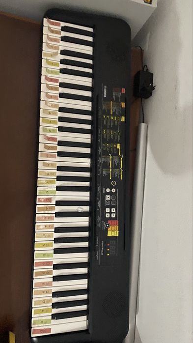 Teclado yamaha PSR E252