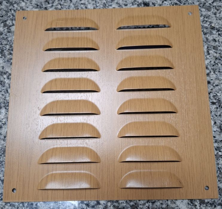Grelhas Ventilação Castanha  20Cm x 20 Cm