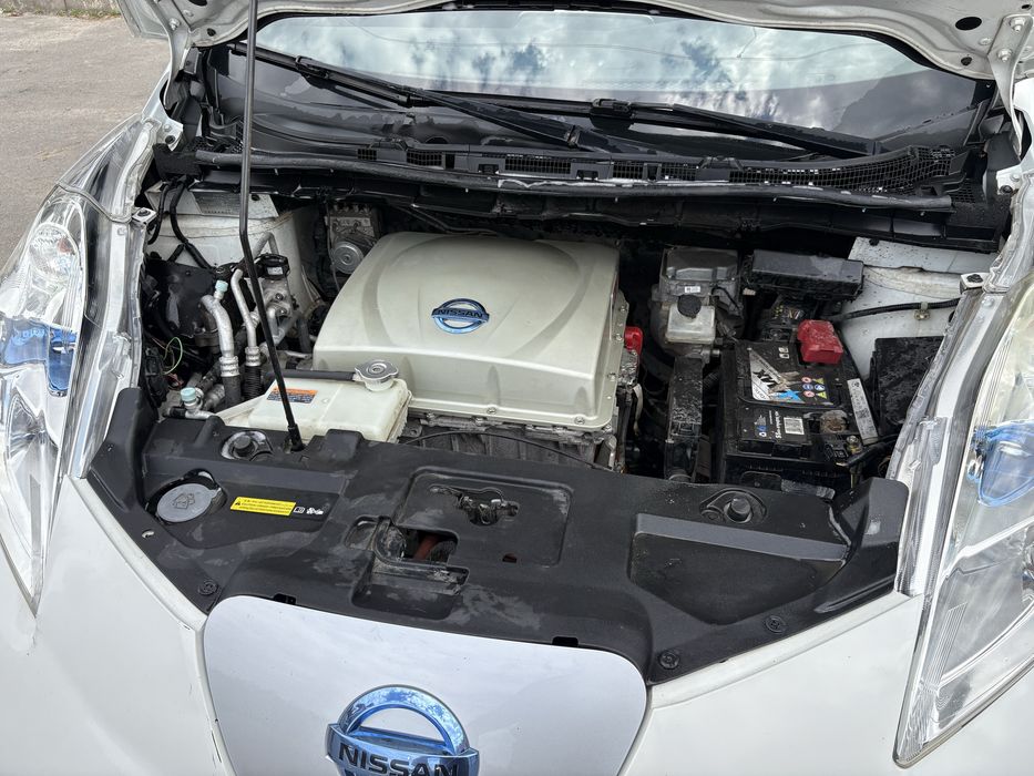 Продам Nissan leaf Azeo