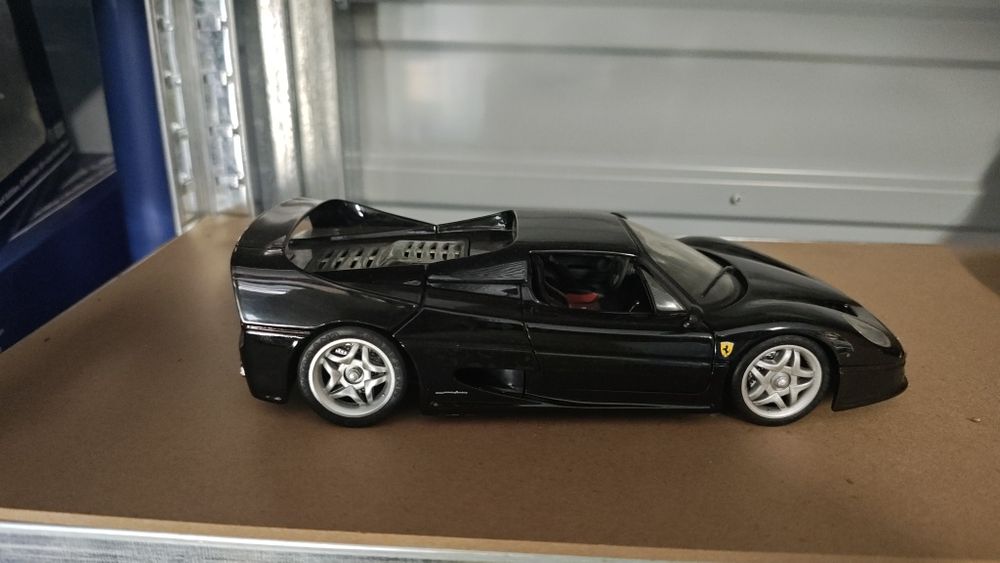 Ferrari f50 1:18 hot wheels
