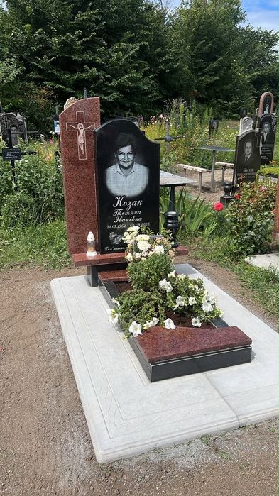 Памʼятники гранітні виготовлення та встановлення під ключ