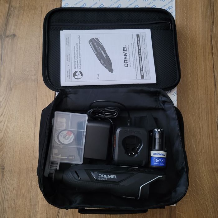 Dremel 8260 із безщітковим і Гравер Дремель (Factory Reconditioned)