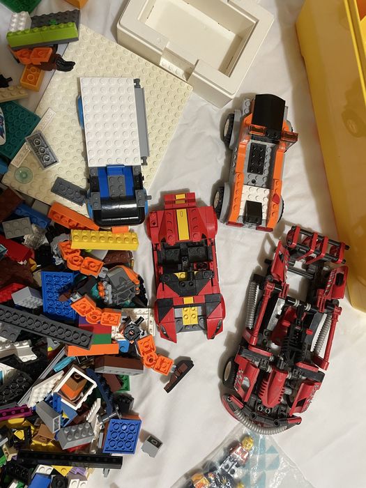 Varias peças de lego