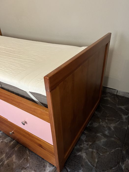 Cama com 2 colchões e c gavetas de arrumação