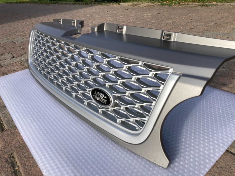 Решетка радиатора LAND ROVER RANGE ROVER SPORT 2010-2013год.