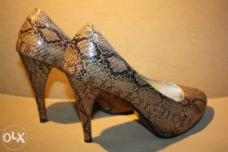 Sapatos PARFOIS piton como NOVOS tamanho 37