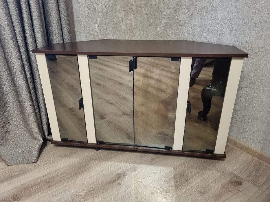 Продам тумбочку б/у