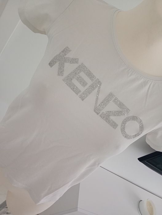 Biały T-shirt srebrny napis Kenzo