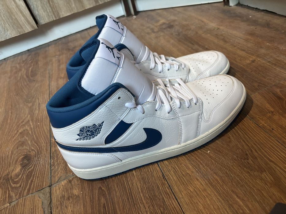 Air Jordan 1 MID