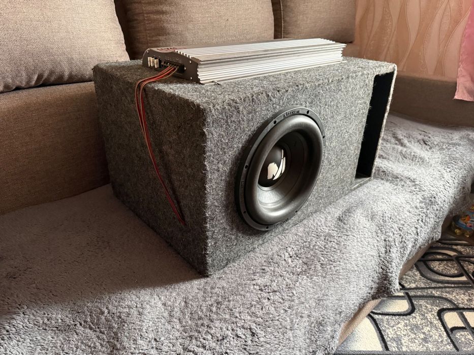 Автомобільний саббуфер