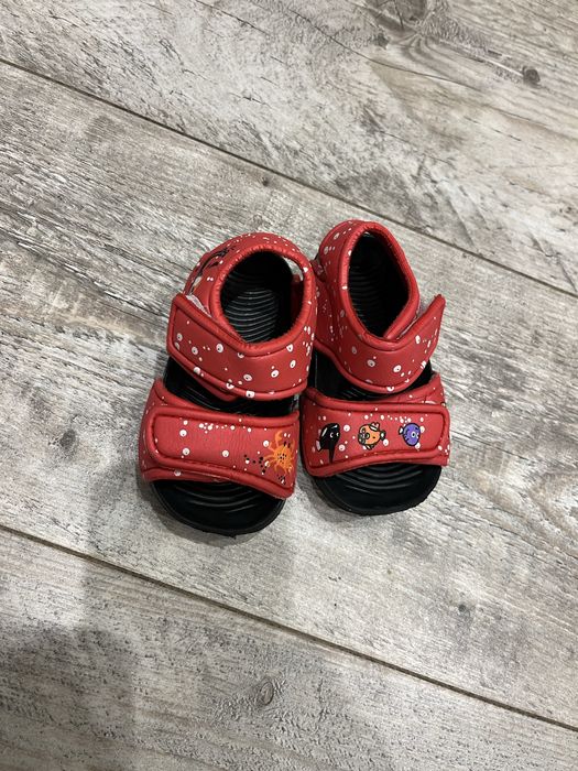 Босоніжки червоні для дівчинки пінка 18 розмір на ніжку 10,5-11,5 см