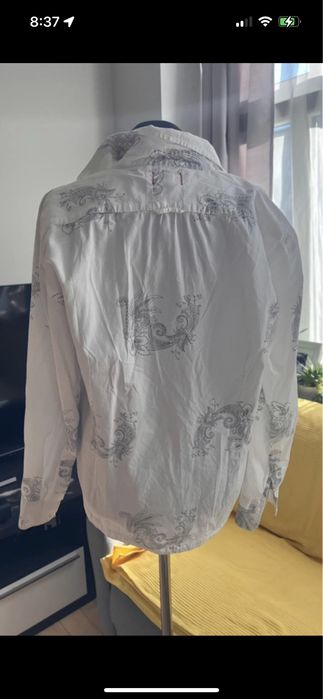 Koszula guess L oversize z printem  materiał bawełna  ma małe plamki w