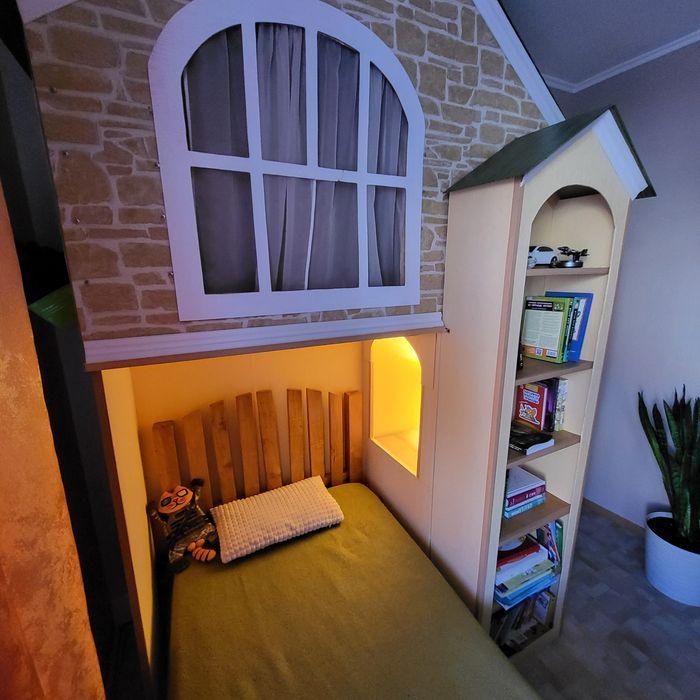 Дитяча стінка-будиночок