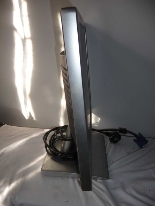 Proview UK713 700P LCD-монітор комп'ютерний несправний