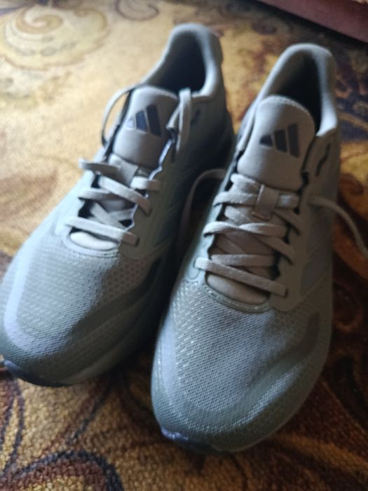 Оригинальні кросівки adidas. Нові!