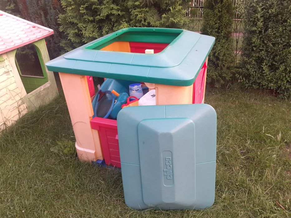 Domek ogrodowy plac zabaw zjeżdżalnia