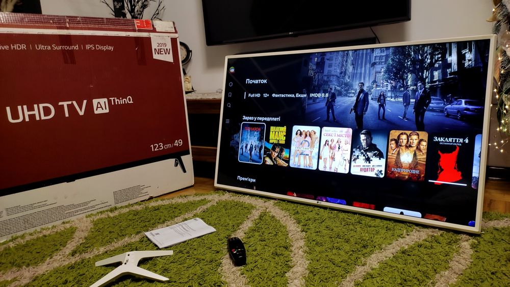 Білий телевізор LG 4K 50" , SmartTV, YouTube, WiFi, airplay