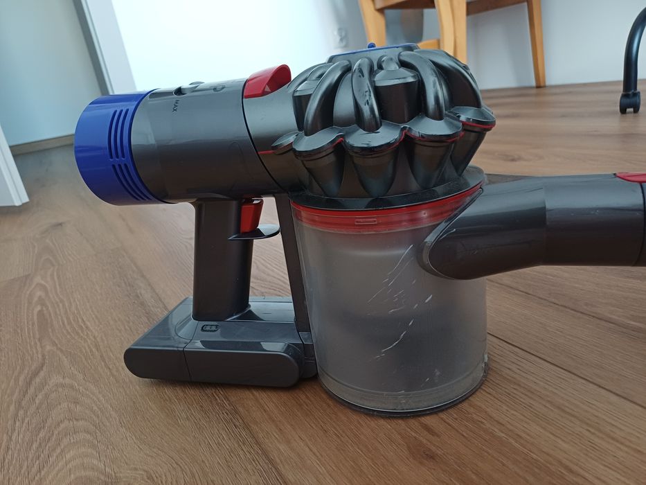 Odkurzacz pionowy Dyson v8