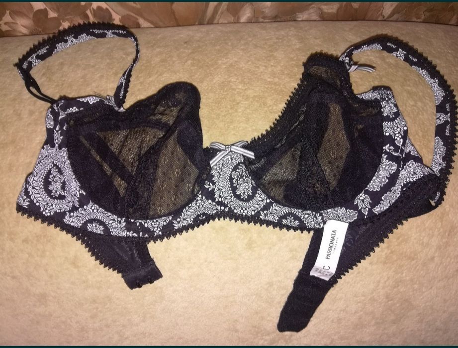 Бюстгальтери різні моделі