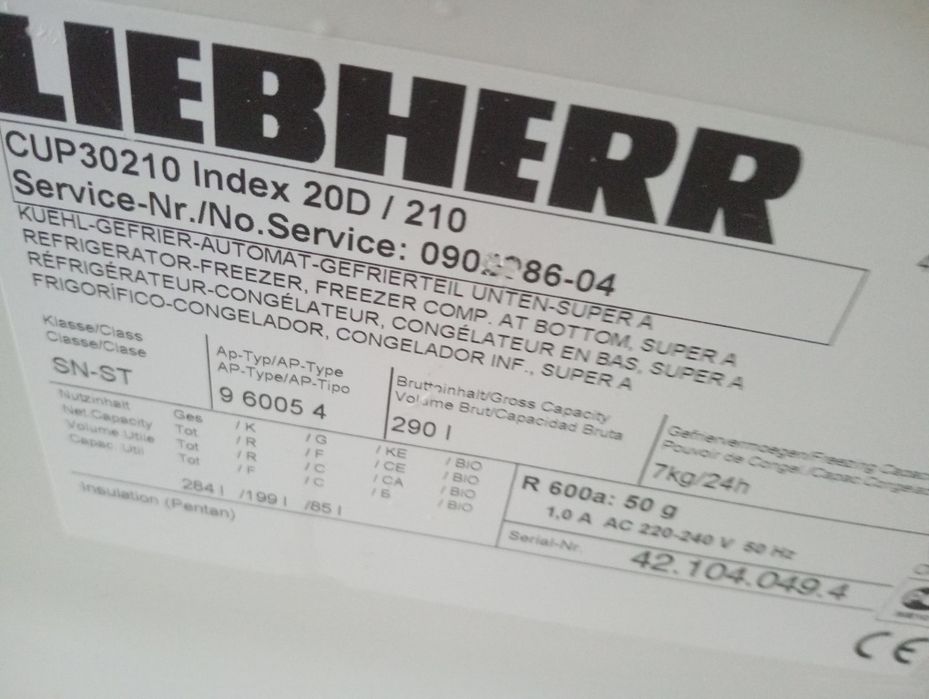 Холодильник LIEBHERR CUP30210 працює одна камера