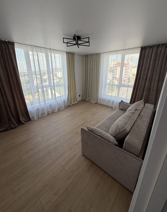 Продаж 3к квартири 100 кв. м на просп. Бандери Степана