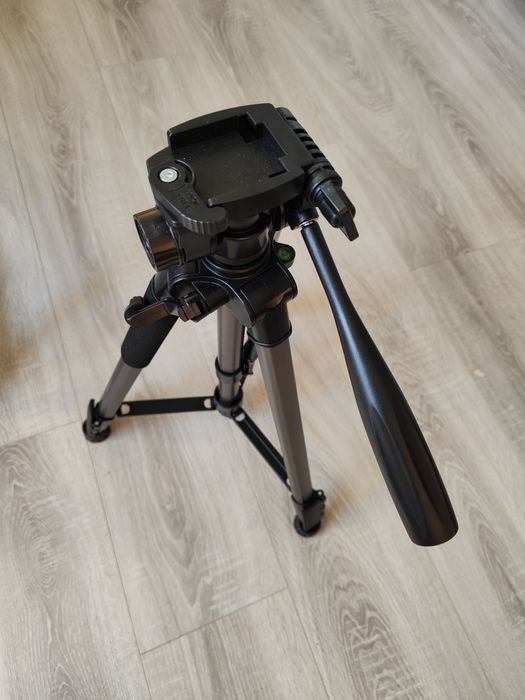 фотоапарат Sony ZV-E10 штатив у подарунок