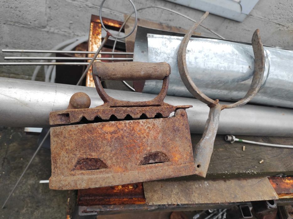 Продам советские утюги,цепи,паяльные лампы.