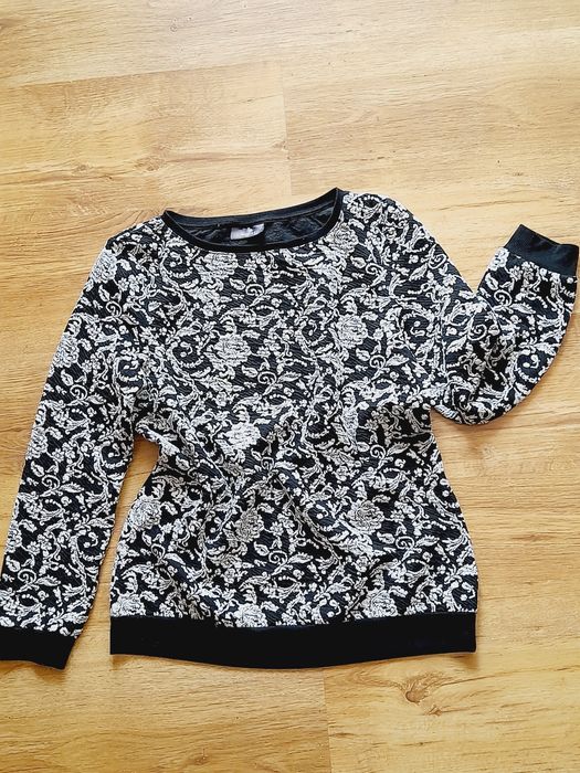 Sweter bluza czarna w róże kwiaty S 36 sweterek czarnobiały we wzory