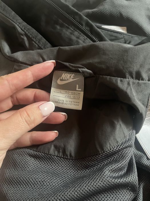 Szara letnia kurtka nike
