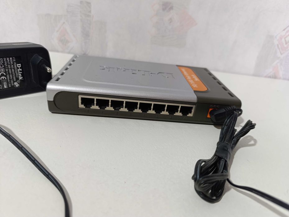 Коммутатор локальной сети (Switch) D-Link DES-1008D 8-портовый