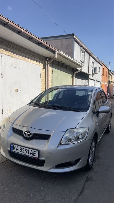 Продаж автомобіля Toyota Auris