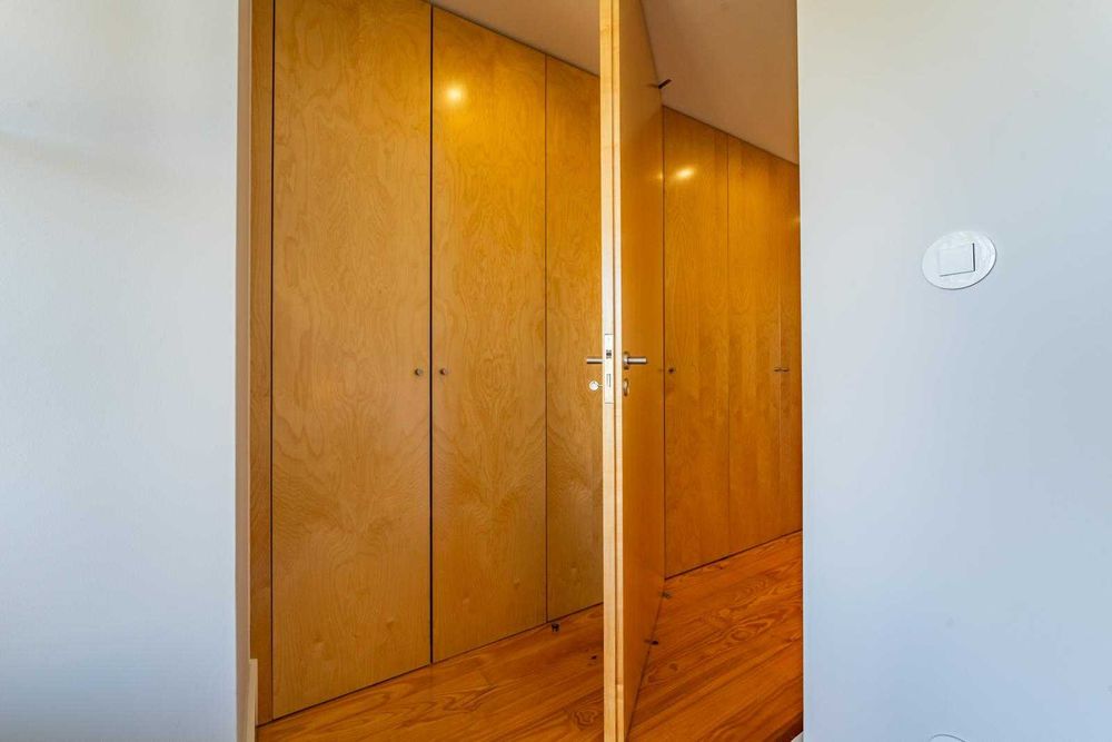 T2 com Varanda e Vista Única na BAIXA DO PORTO