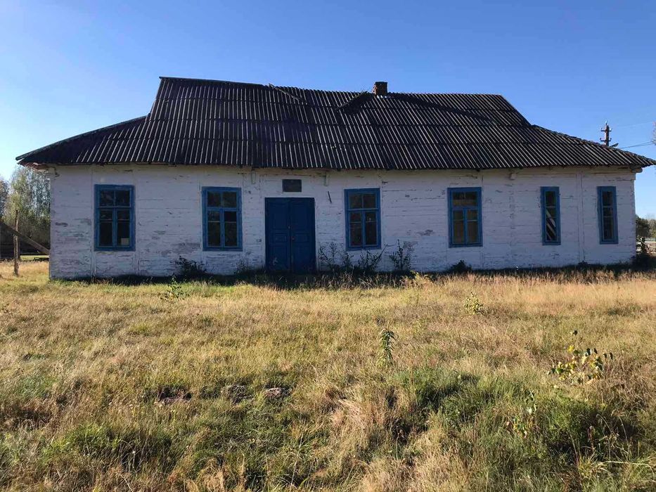 Одноповерхова будівля S= 172 м2. 0.2 га, Сівки, вул. Незалежності 15
