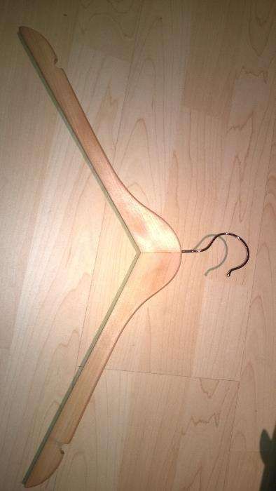 Cabide madeira casacos