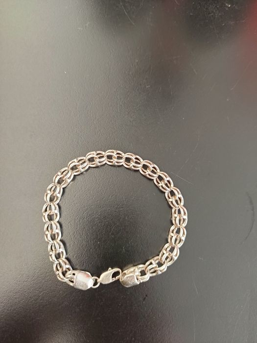 Серебряный браслет,он как новый..