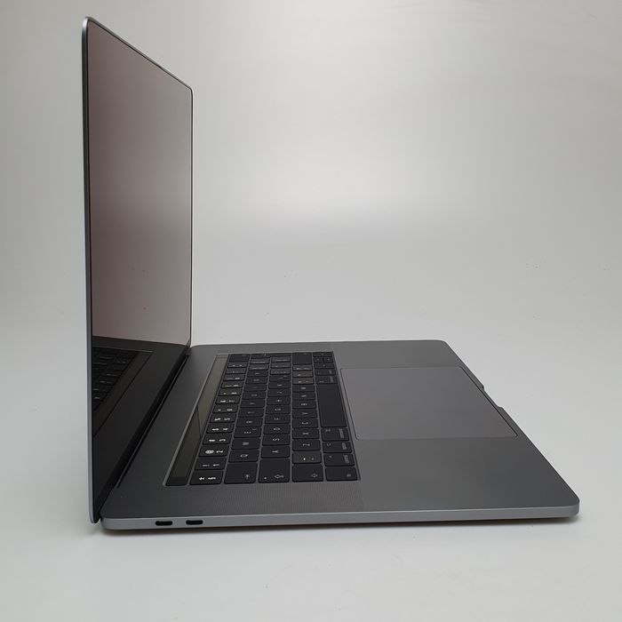 Laptop: Apple MacBook Pro A1707
