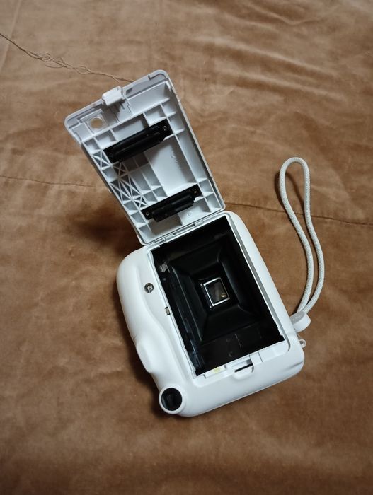 Фотоаппарат Fujifilm Instax Mini 11. Под востановление.