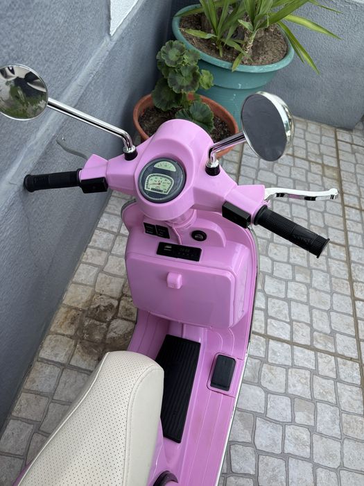 Mota Elétrica Infantil Vespa Clássica Piaggio PX-150 (Rosa)