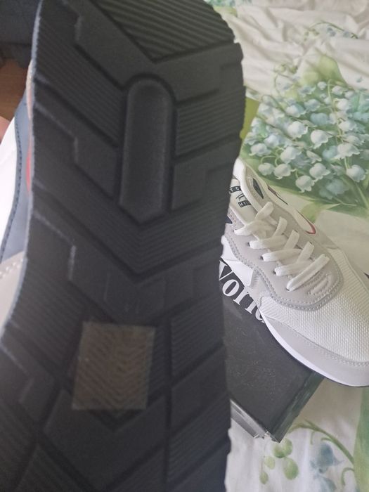 Śliczne buty sportowe rozm 43