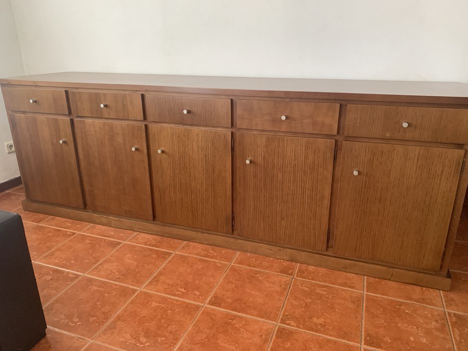 Armario em madeira mocissa usado