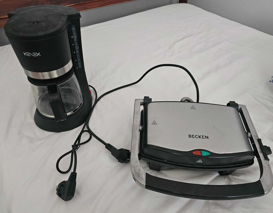 Vendo Cafeteira e Sanduicheira